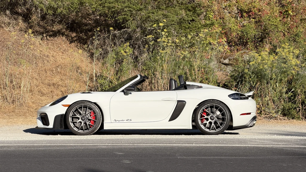 2025 Porsche 718 Boxster Spyder RS - Image 14 of 31