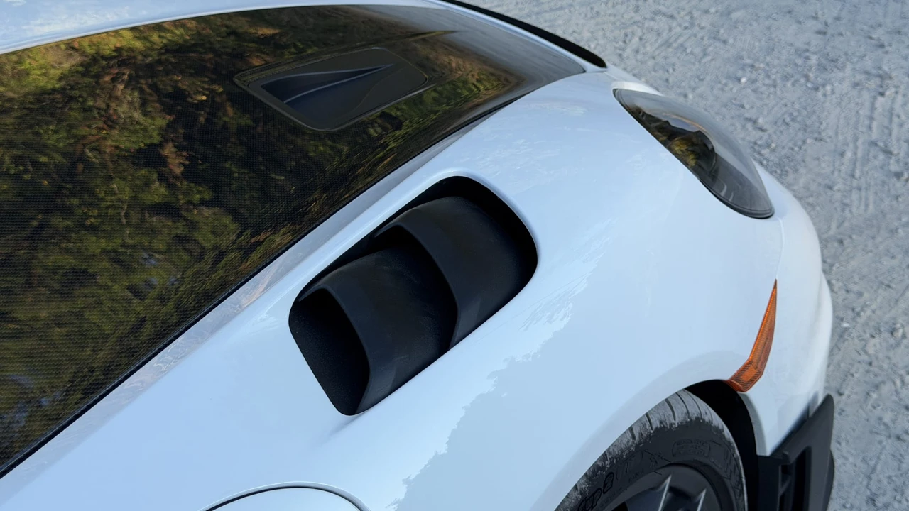 2025 Porsche 718 Boxster Spyder RS - Image 27 of 31