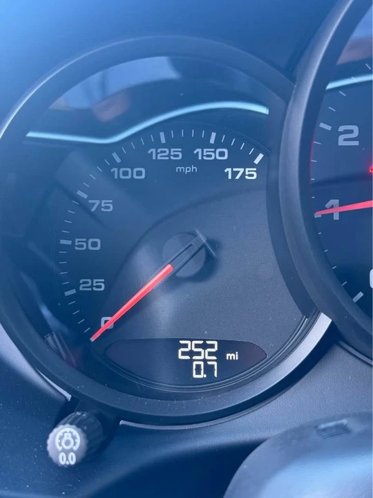 2025 Porsche 718 Boxster - Image 8 of 11
