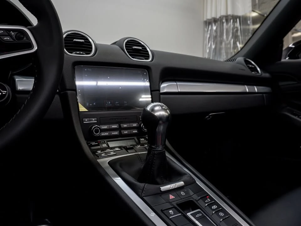 2025 Porsche 718 Boxster - Image 17 of 20