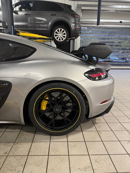 2025 Porsche 718 Cayman - Image 4 of 7