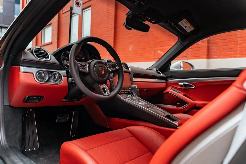 2025 Porsche 718 Cayman - Image 9 of 12
