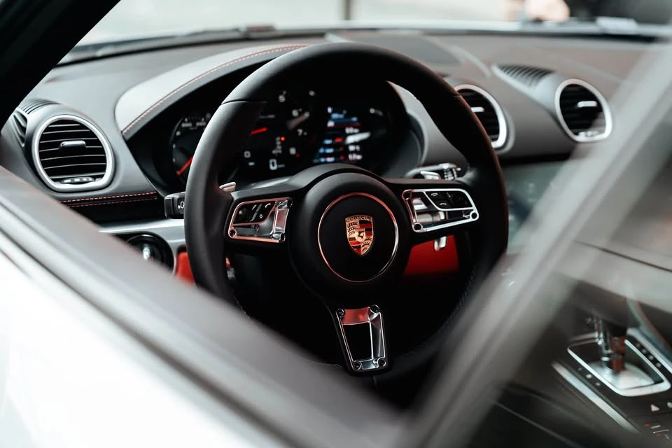 2025 Porsche 718 Cayman - Image 10 of 12