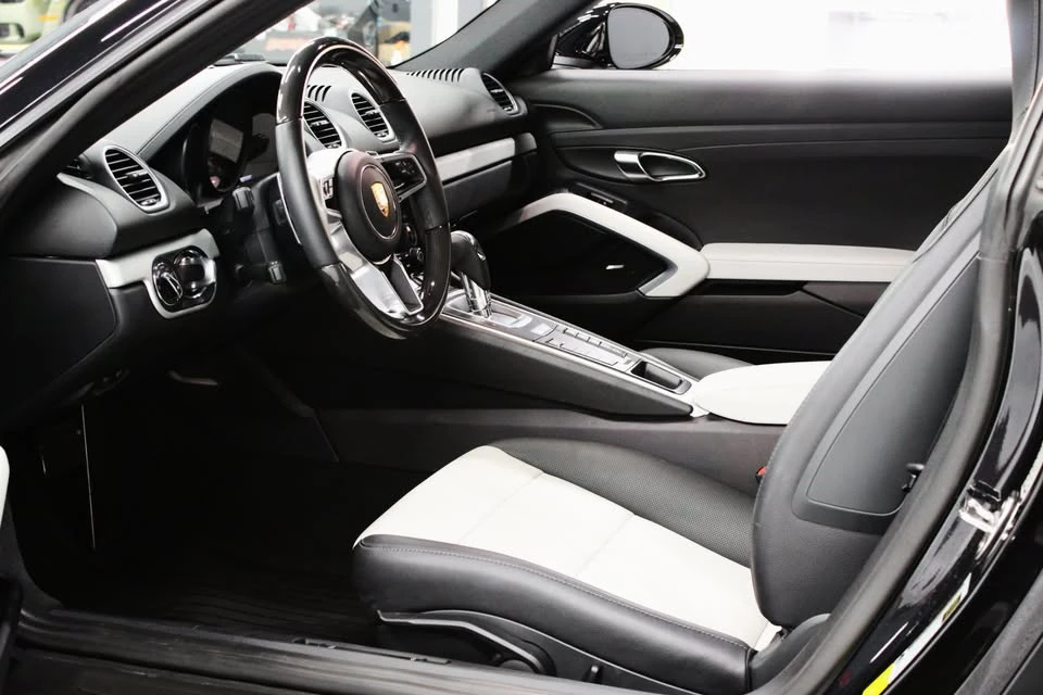 2025 Porsche 718 Cayman - Image 10 of 20