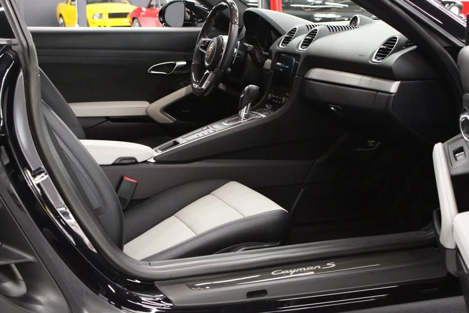 2025 Porsche 718 Cayman - Image 13 of 20