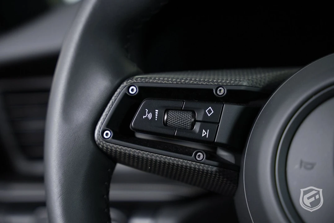 2025 Porsche 992 Carrera - Image 9 of 27