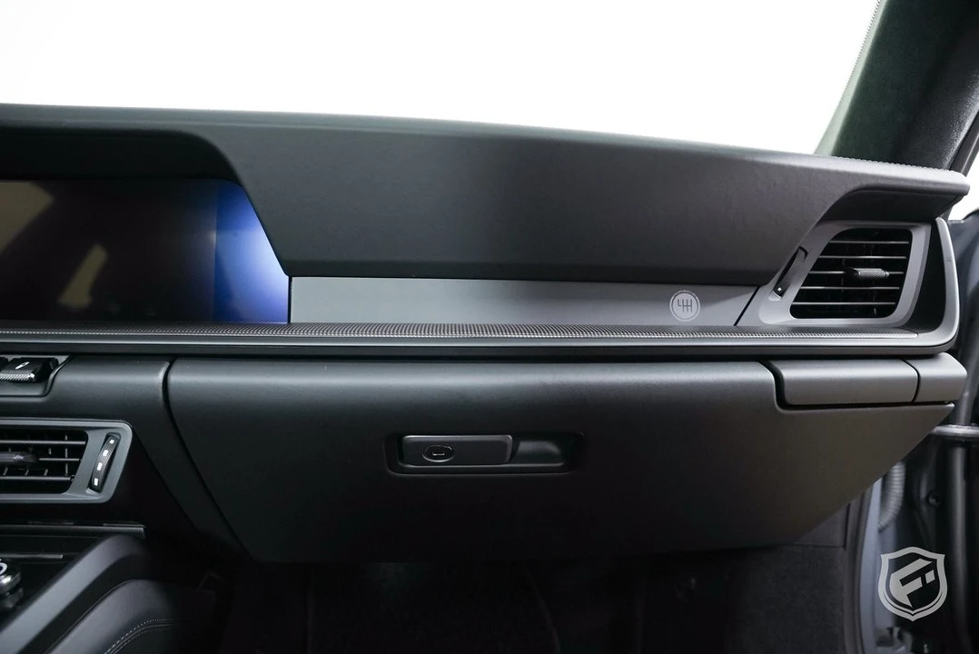 2025 Porsche 992 Carrera - Image 17 of 27