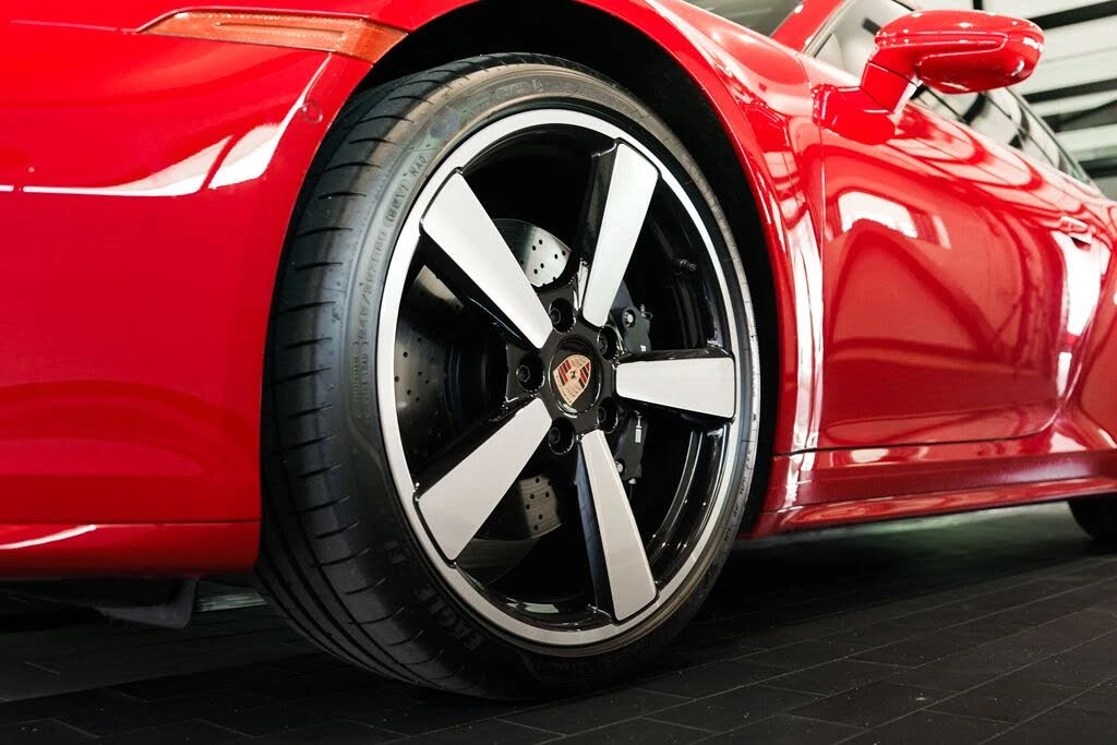 2025 Porsche 992 Carrera - Image 25 of 31