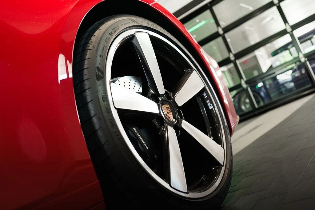 2025 Porsche 992 Carrera - Image 10 of 31
