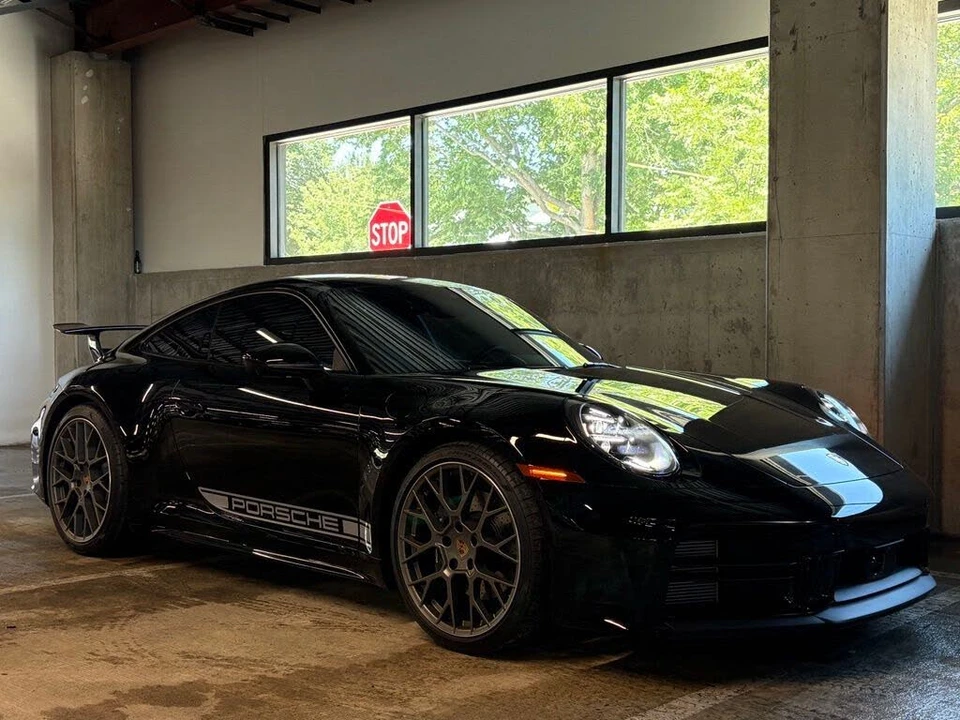 2025 Porsche 992 Carrera - Image 14 of 31