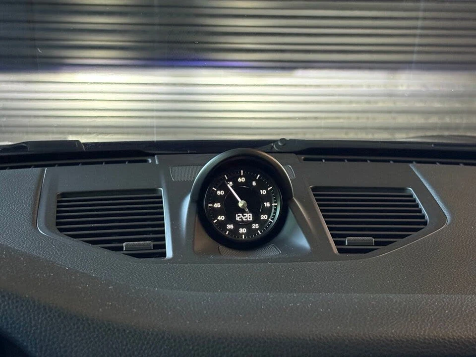 2025 Porsche 992 Carrera - Image 25 of 31