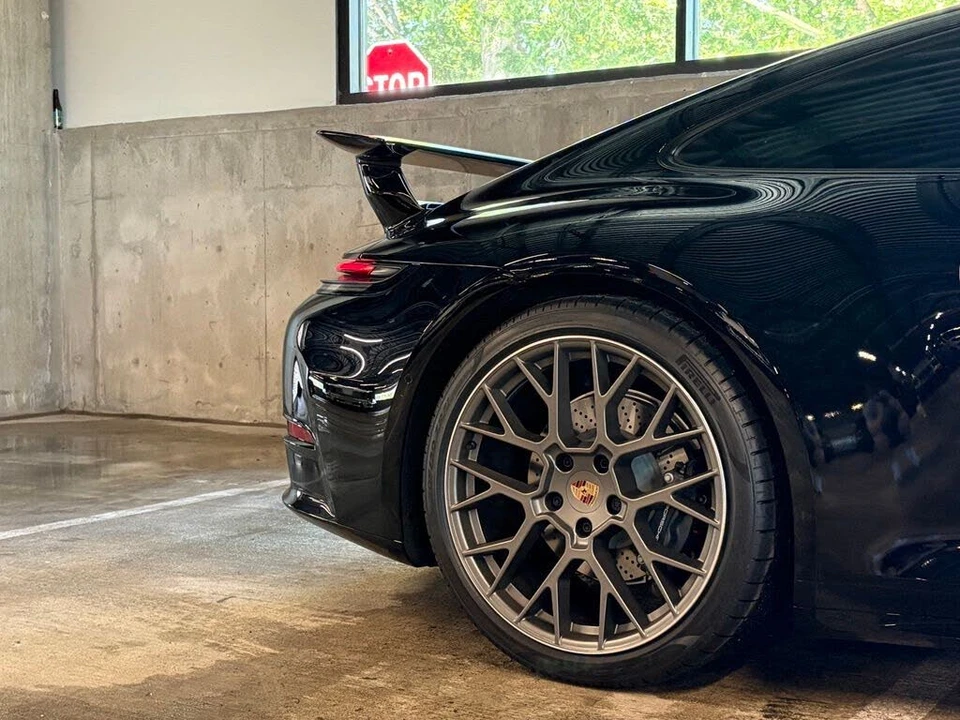 2025 Porsche 992 Carrera - Image 12 of 31