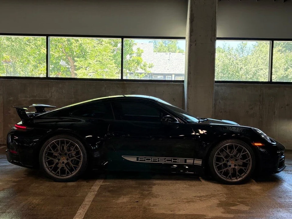 2025 Porsche 992 Carrera - Image 11 of 31