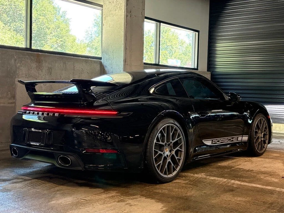 2025 Porsche 992 Carrera - Image 10 of 31