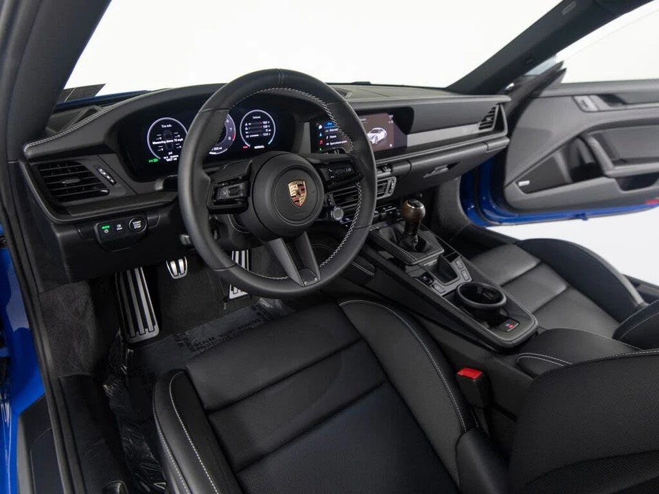 2025 Porsche 992 Carrera - Image 15 of 31