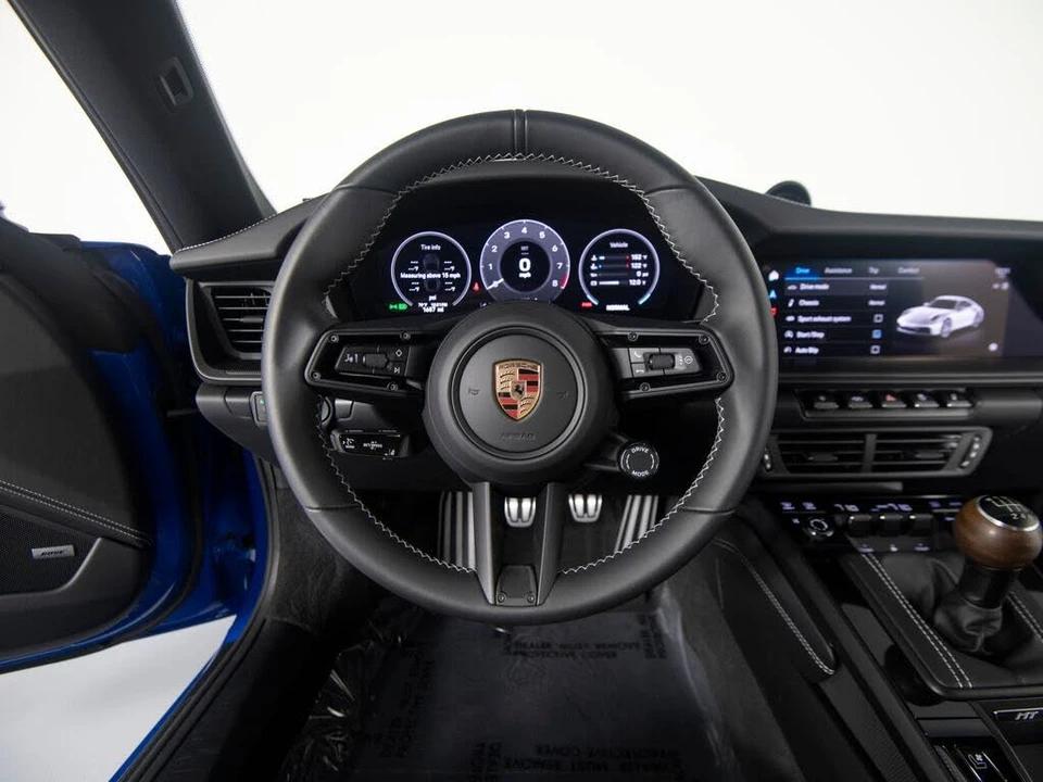 2025 Porsche 992 Carrera - Image 17 of 31