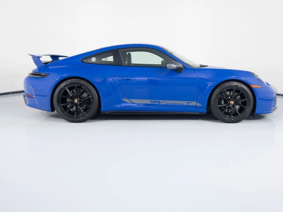 2025 Porsche 992 Carrera - Image 11 of 31