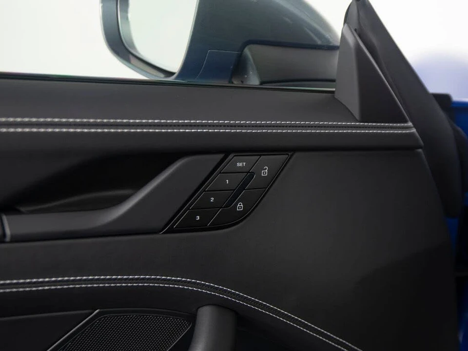 2025 Porsche 992 Carrera - Image 19 of 31