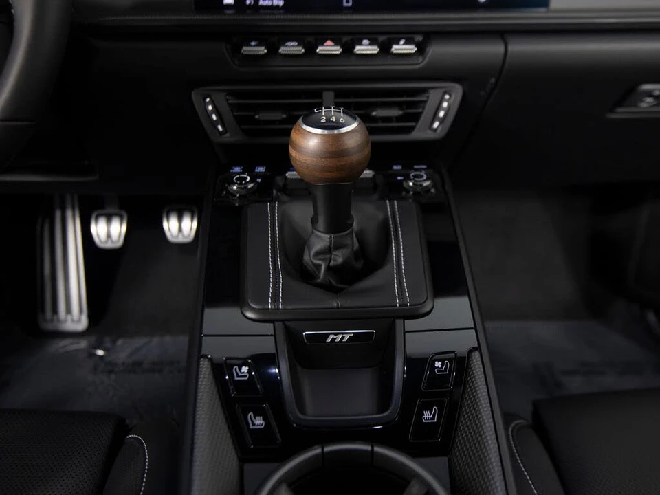 2025 Porsche 992 Carrera - Image 29 of 31