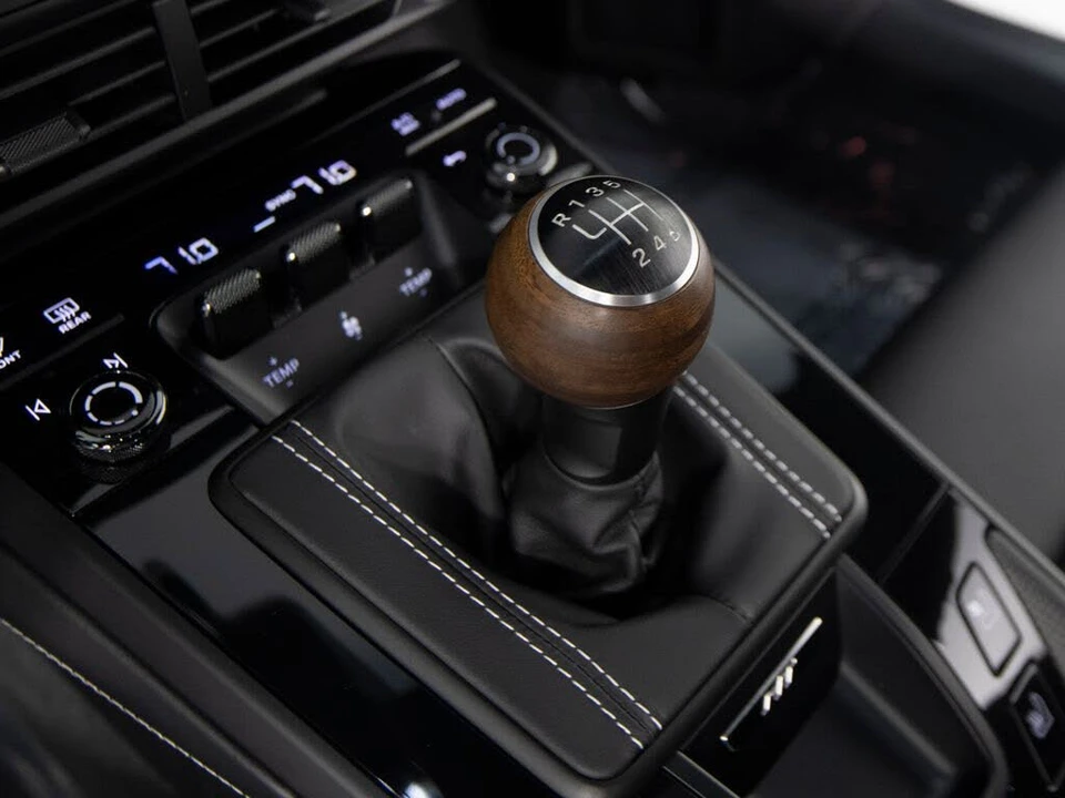 2025 Porsche 992 Carrera - Image 30 of 31