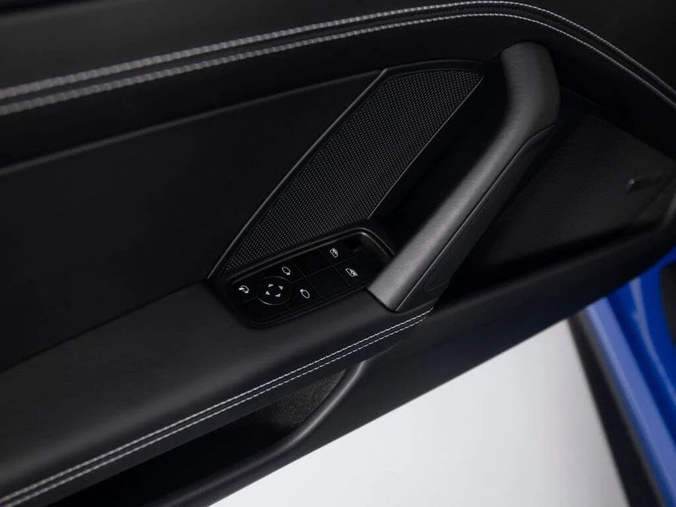 2025 Porsche 992 Carrera - Image 20 of 31