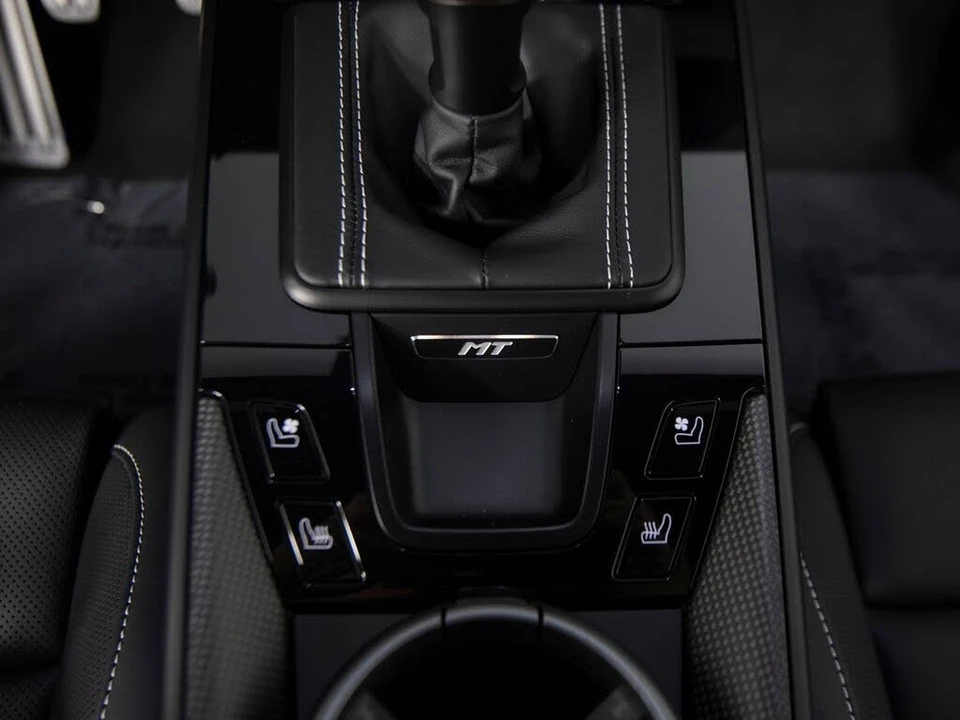 2025 Porsche 992 Carrera - Image 27 of 31