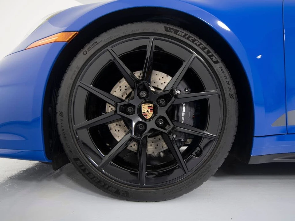 2025 Porsche 992 Carrera - Image 14 of 31