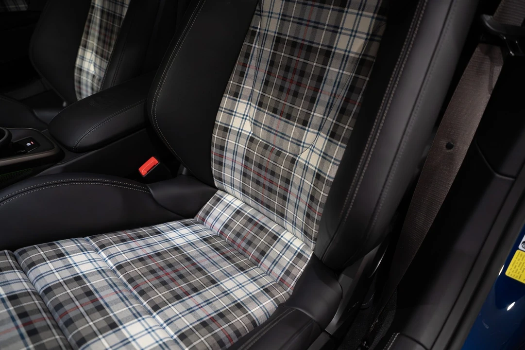 2025 Porsche 911 - Image 12 of 31