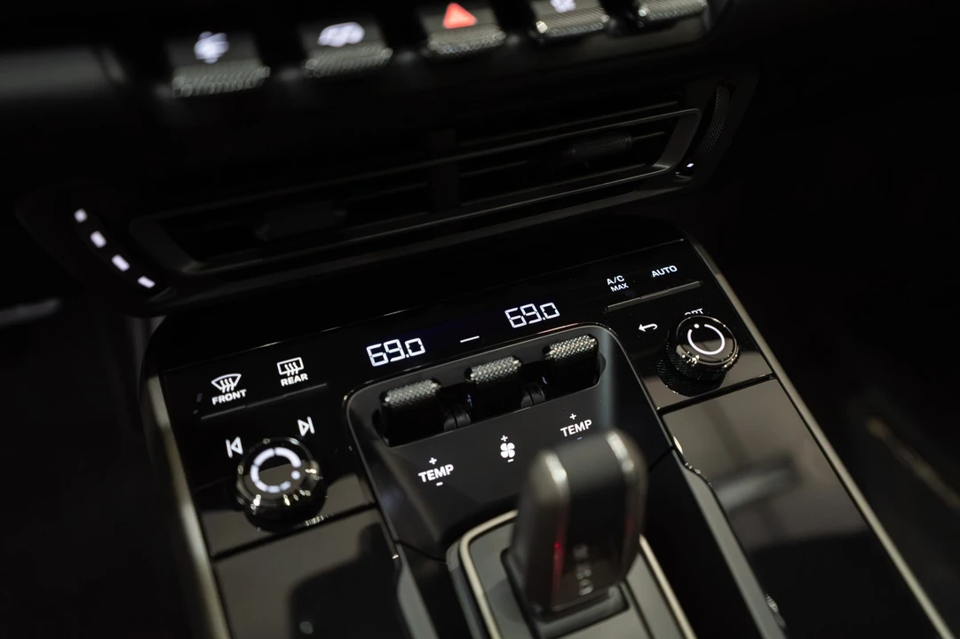 2025 Porsche 992 Sport Classic - Image 19 of 31