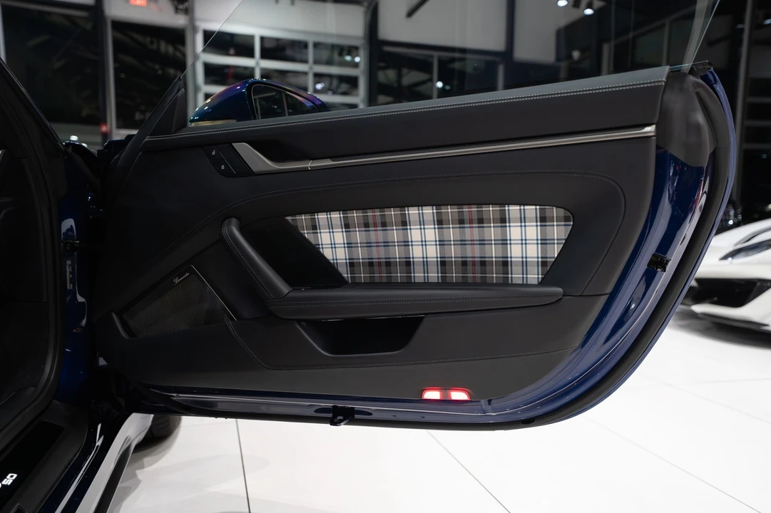 2025 Porsche 911 - Image 23 of 31