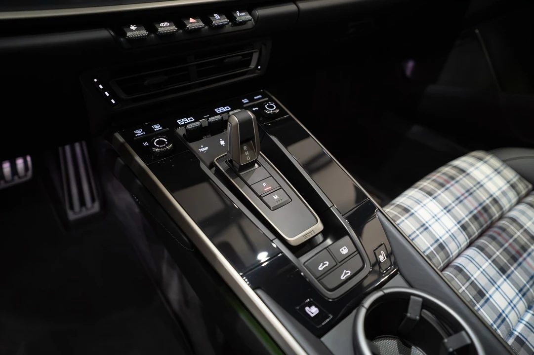 2025 Porsche 911 - Image 20 of 31
