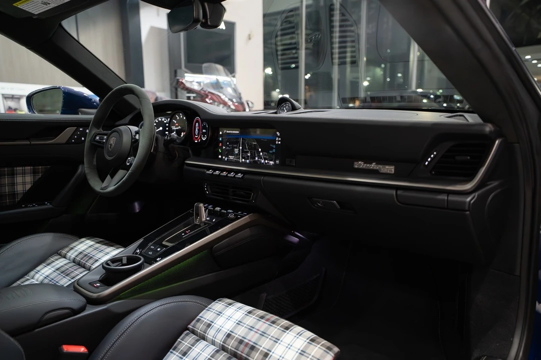 2025 Porsche 911 - Image 30 of 31