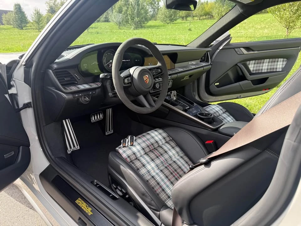 2025 Porsche 992 Carrera - Image 3 of 16