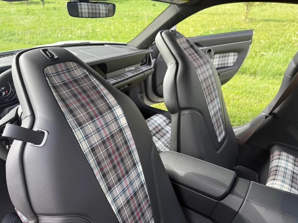 2025 Porsche 992 Carrera - Image 4 of 16