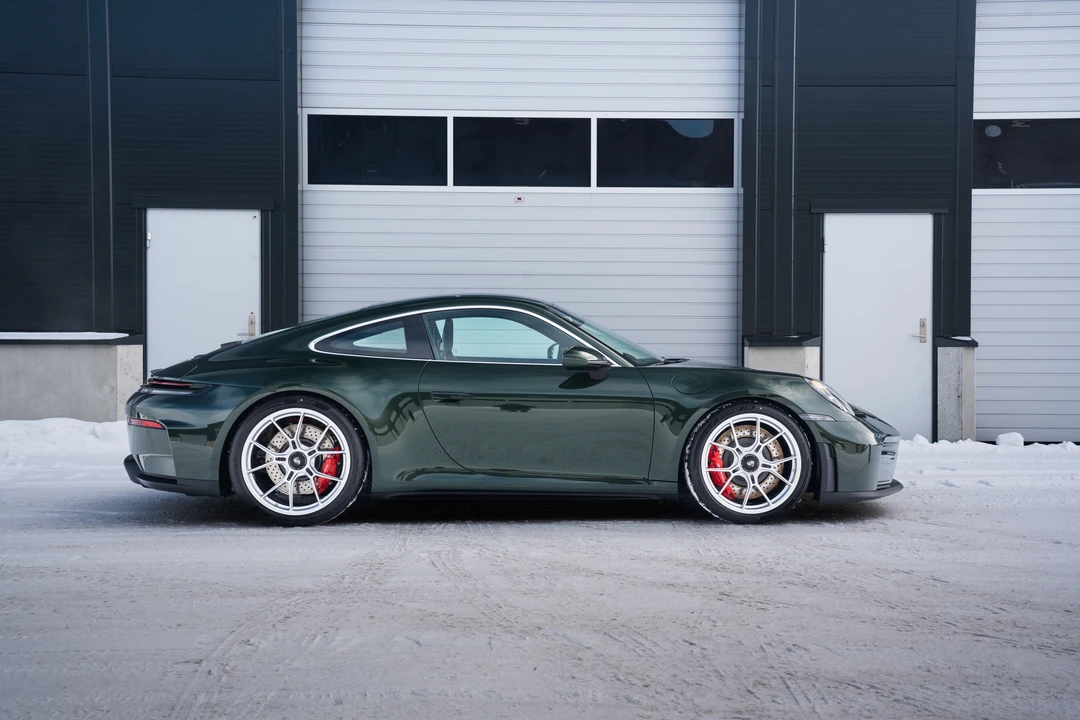 2025 Porsche 992 GT3 - Image 17 of 31