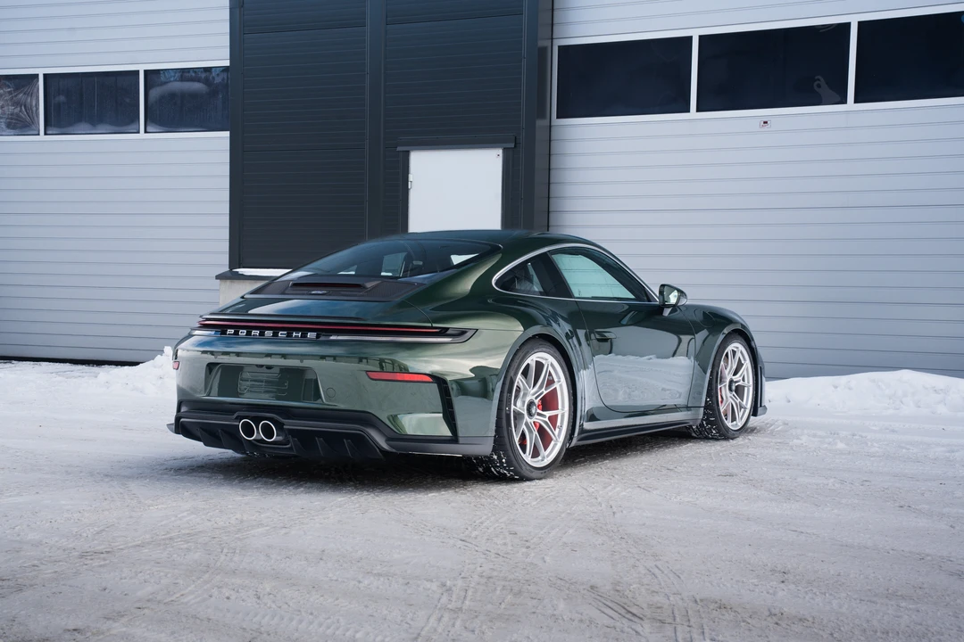 2025 Porsche 992 GT3 - Image 16 of 31