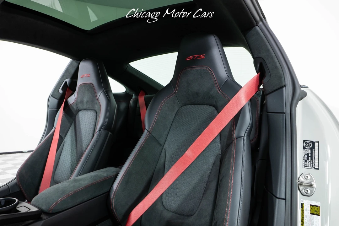 2025 Porsche 911 - Image 25 of 31