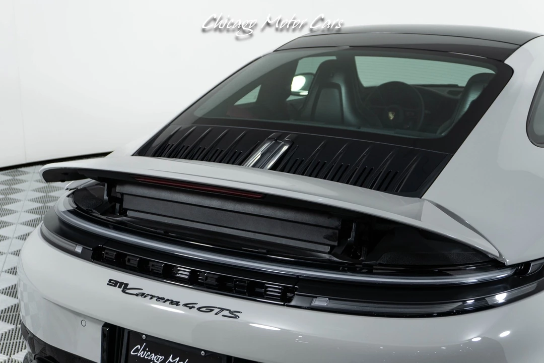 2025 Porsche 911 - Image 15 of 31