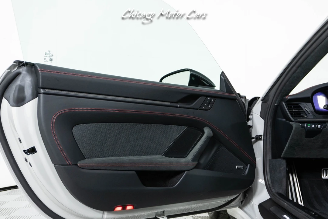 2025 Porsche 911 - Image 22 of 31