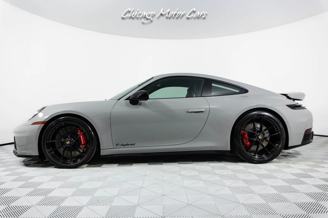 2025 Porsche 911 - Image 2 of 31