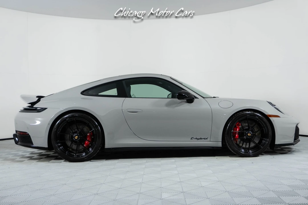 2025 Porsche 911 - Image 9 of 31
