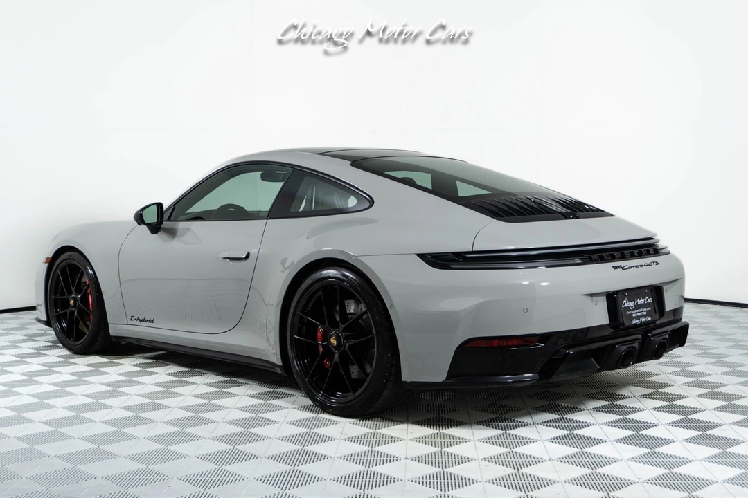 2025 Porsche 911 - Image 19 of 31