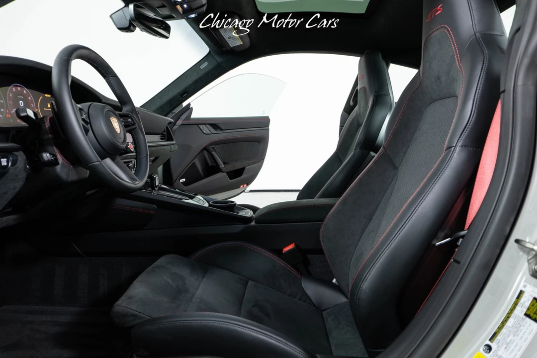 2025 Porsche 911 - Image 24 of 31
