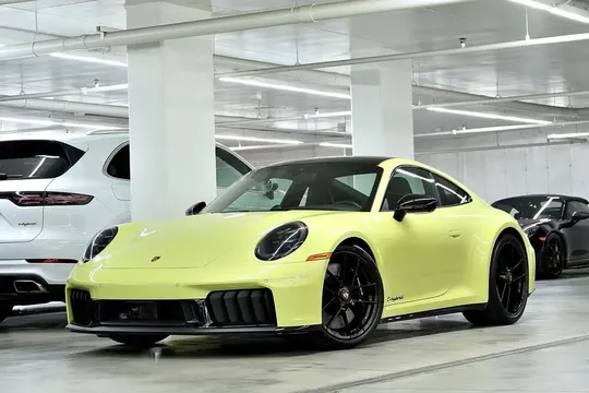 2025 Porsche 911 Carrera 4 GTS
