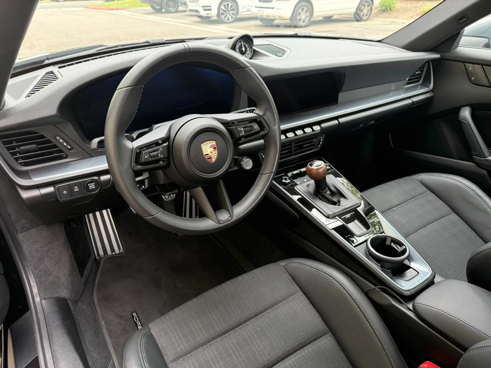 2025 Porsche 992 Carrera - Image 14 of 31