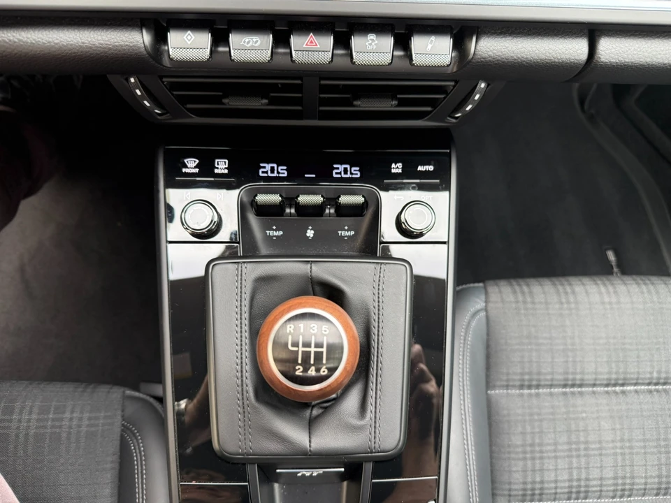 2025 Porsche 992 Carrera - Image 24 of 31