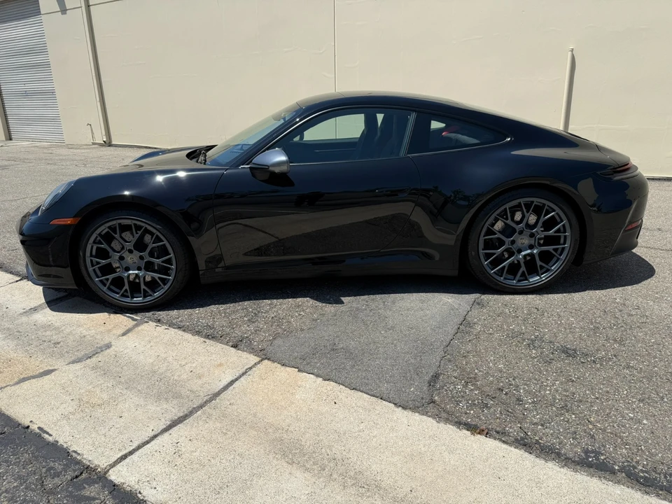 2025 Porsche 992 Carrera - Image 8 of 31