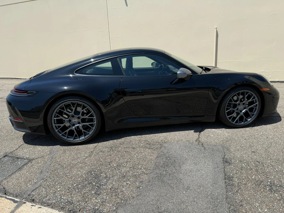 2025 Porsche 992 Carrera - Image 9 of 31