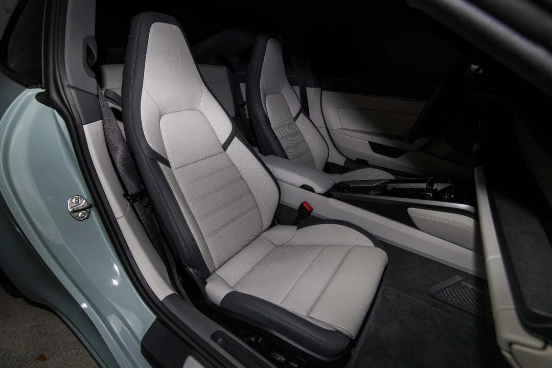 2025 Porsche 992 Carrera - Image 17 of 21