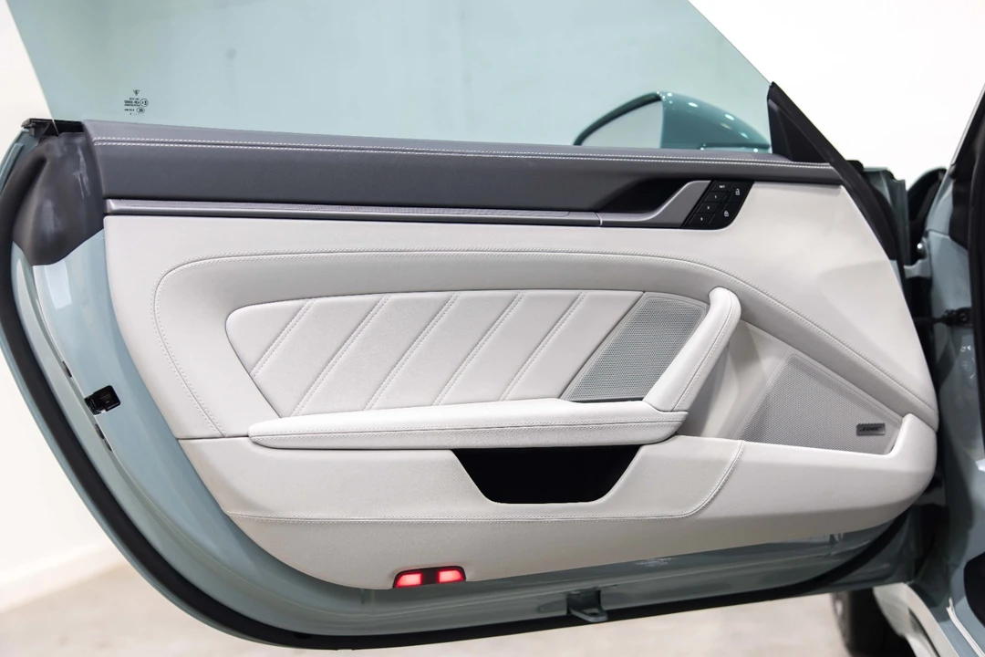 2025 Porsche 992 Carrera - Image 9 of 21